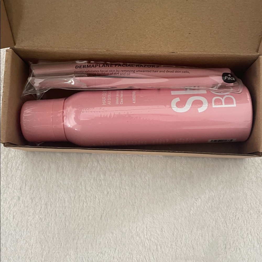 Women’s Dermaplane Skincare Tool Set - Picture 2 of 3